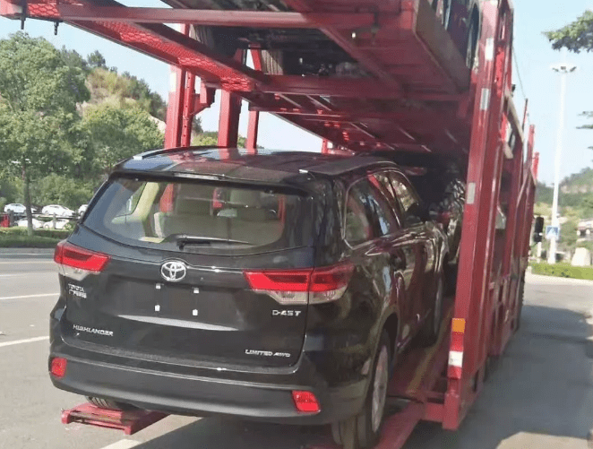 從江蘇到上海進(jìn)行私家車托運(yùn)需要多少錢？-鑫邦運(yùn)車