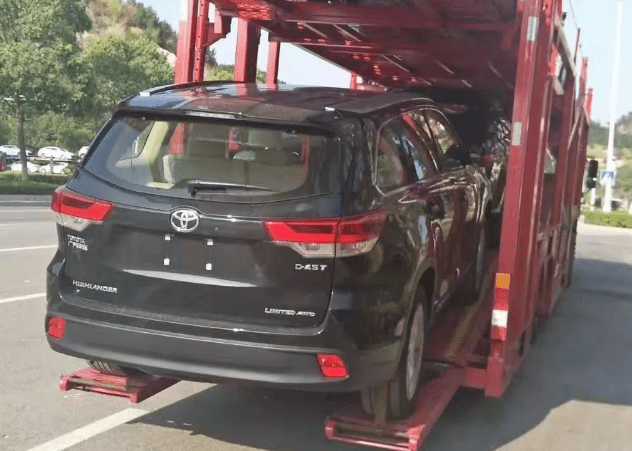 從江蘇到上海進(jìn)行私家車托運(yùn)需要多少錢？-鑫邦運(yùn)車