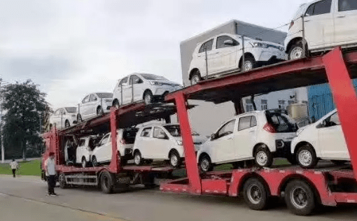 小轎車托運(yùn)近距離的費(fèi)用大概是多少？-鑫邦運(yùn)車